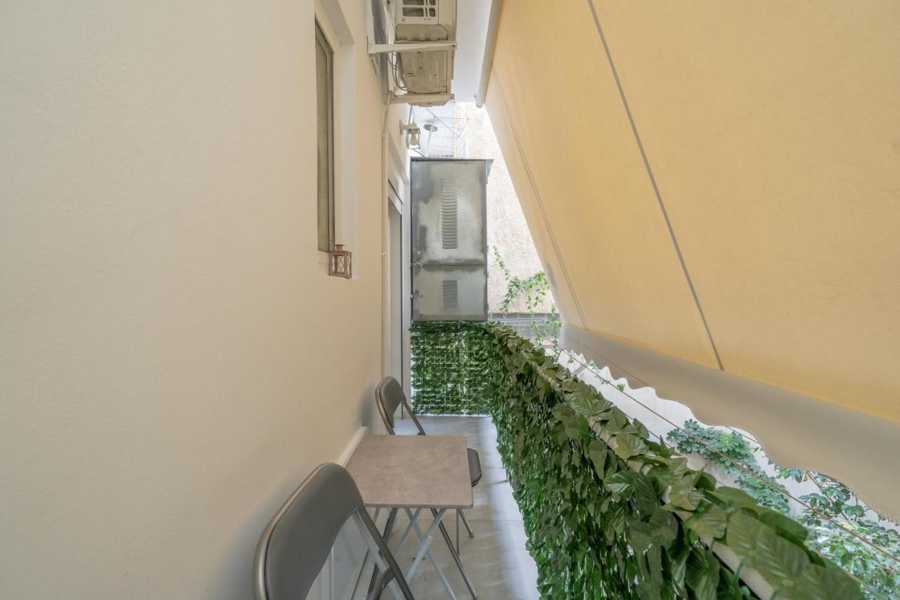 Comfy Apt Next To Metro Атина Екстериор снимка
