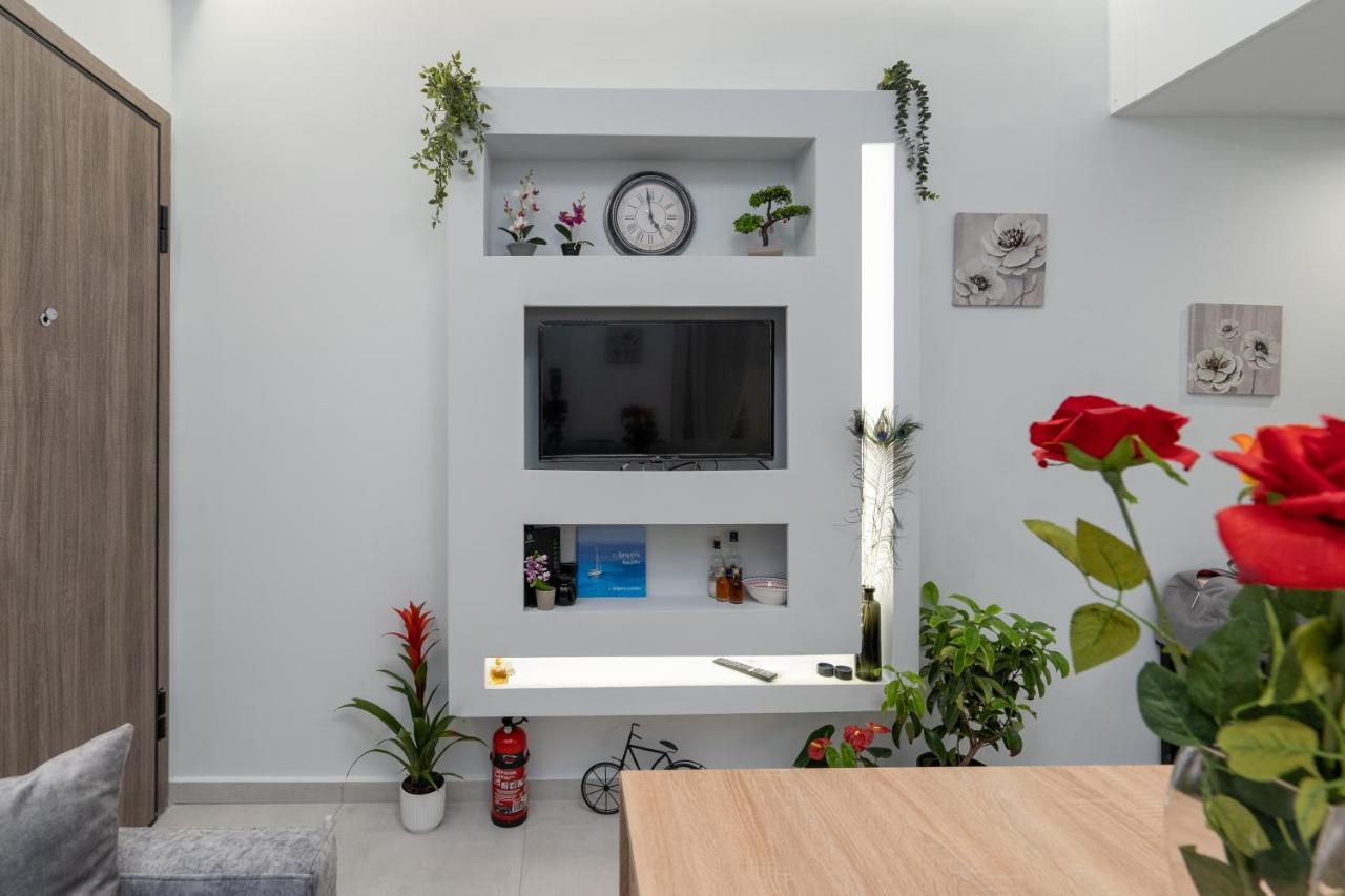 Comfy Apt Next To Metro Атина Екстериор снимка